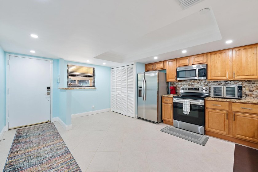 Meticulously maintained North Palm Beach waterfront gem in the - photo 9