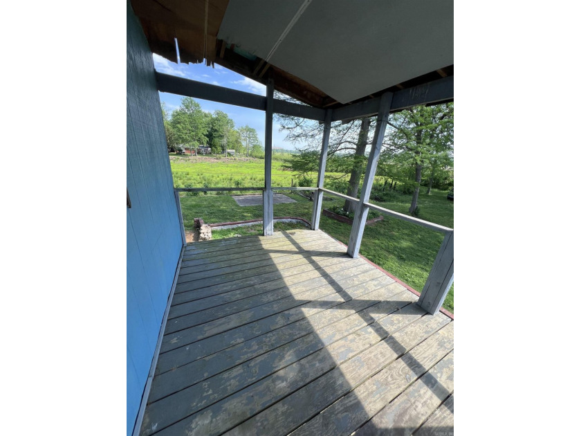 Lakefront fixer-upper with incredible potential! Prime location - photo 13