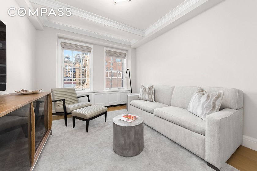 Classic prewar elegance meets modern living at the Philip House - photo 7