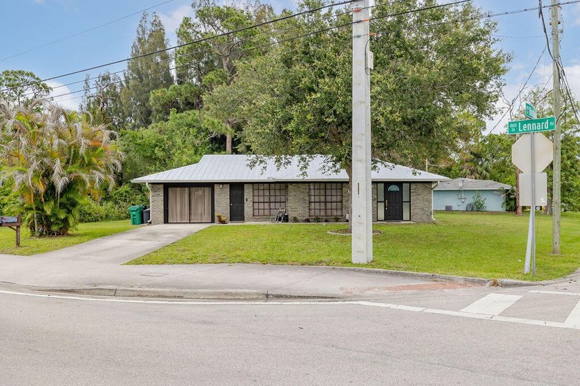 Welcome to this charming and well-maintained CBS ranch home - photo 36