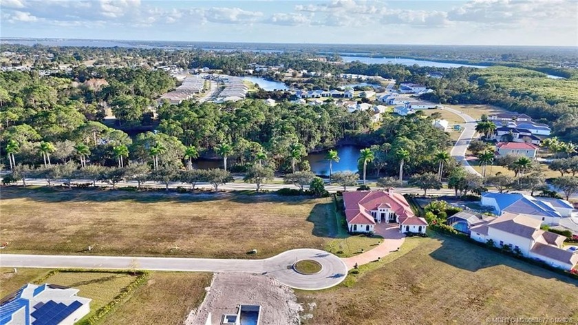 Ready to build! This is an 80' wide lot in a gated community - photo 7