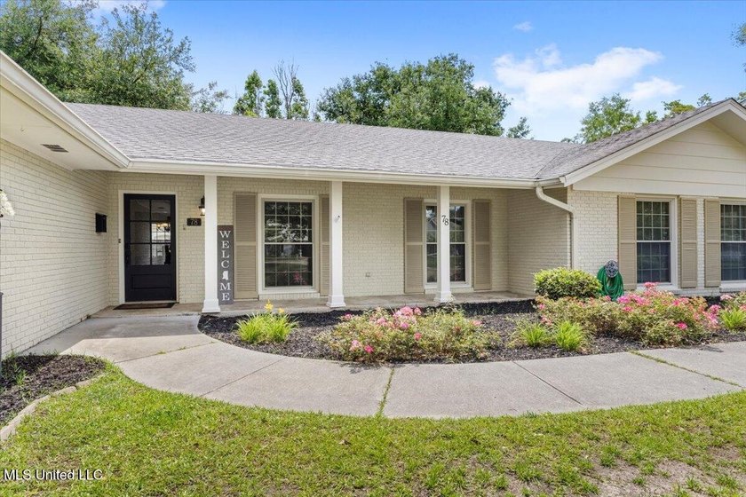 Welcome to this spacious and beautifully appointed 4-bedroom - photo 3