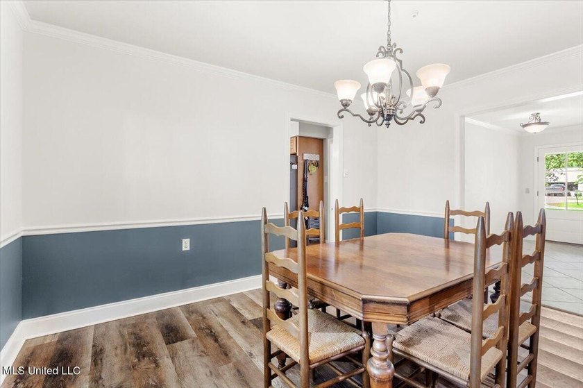 Welcome to this spacious and beautifully appointed 4-bedroom - photo 8
