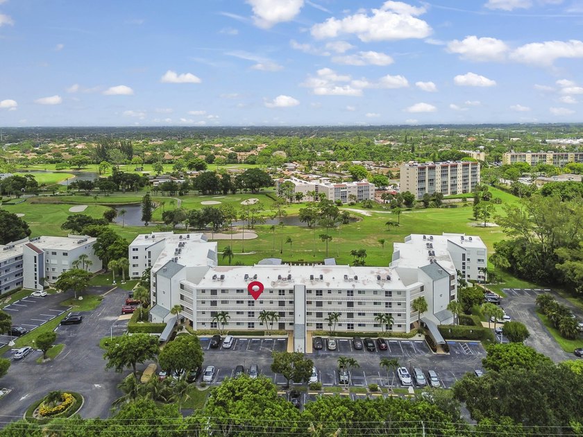 Welcome to this charming 2-bedroom, 2-bathroom condominium - photo 2