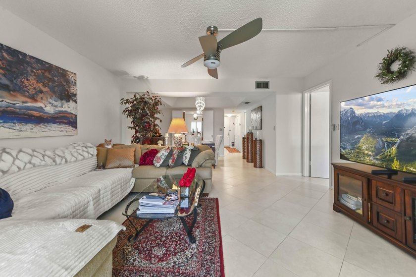 Welcome to this charming 2-bedroom, 2-bathroom condominium - photo 4