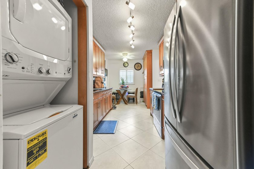 Welcome to this charming 2-bedroom, 2-bathroom condominium - photo 8