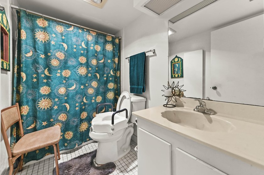 Welcome to this charming 2-bedroom, 2-bathroom condominium - photo 9