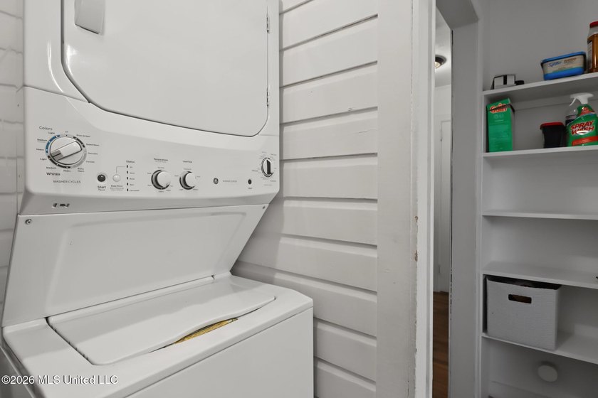 Beach Cottage Charm! Don't miss this adorable, move-in-ready - photo 12