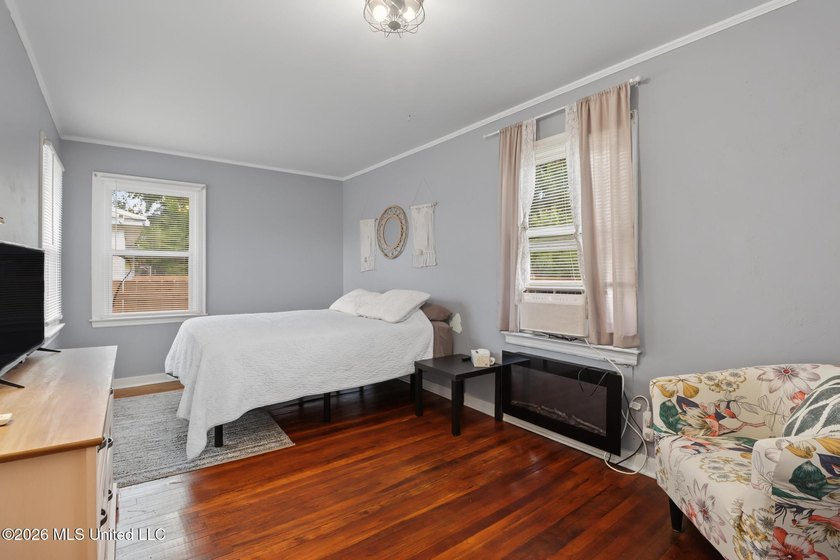 Beach Cottage Charm! Don't miss this adorable, move-in-ready - photo 13