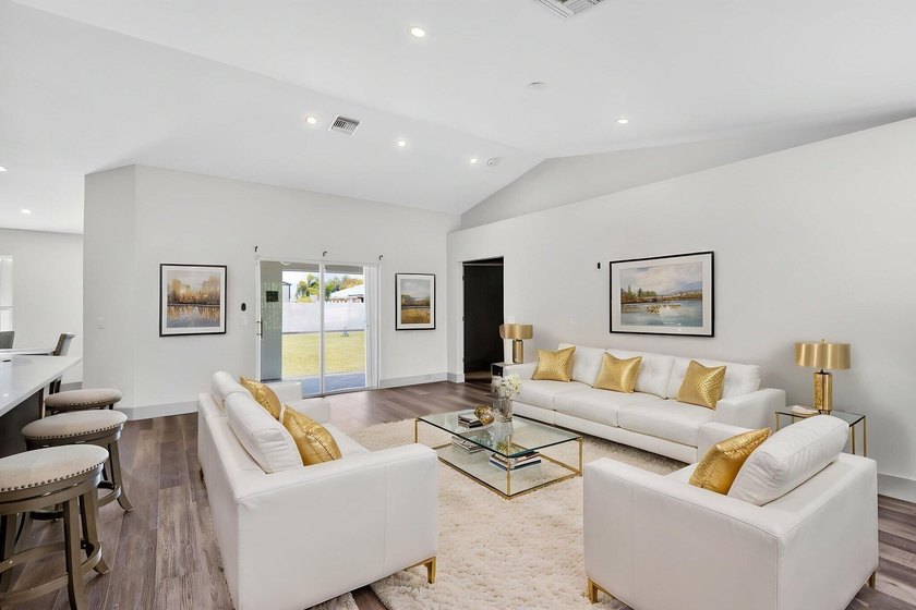 Beautifully updated home in desirable SE Cape Coral w/NO HOA! - photo 13