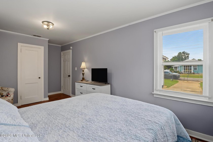 Beach Cottage Charm! Don't miss this adorable, move-in-ready - photo 14