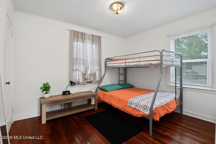 Beach Cottage Charm! Don't miss this adorable, move-in-ready - photo 15