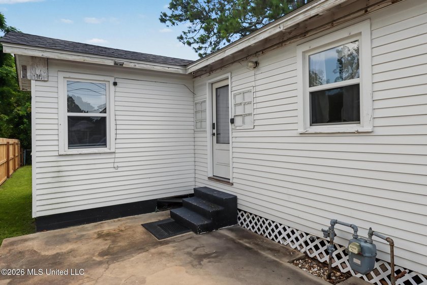 Beach Cottage Charm! Don't miss this adorable, move-in-ready - photo 25