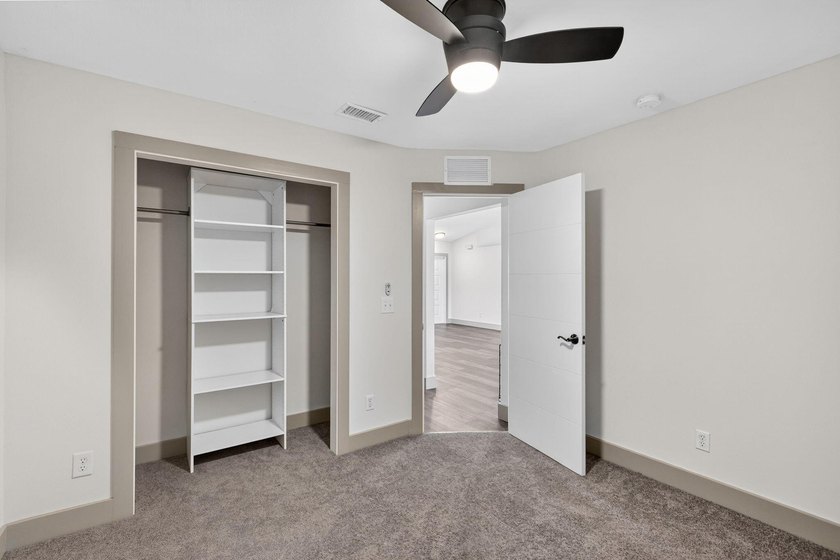 Beautifully updated home in desirable SE Cape Coral w/NO HOA! - photo 28