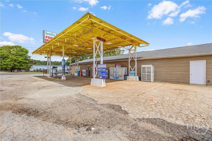 Located just off Interstate 20 in Buckhead, GA near Lake Oconee - photo 8