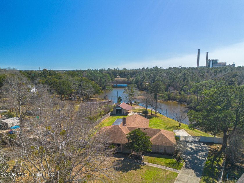 Welcome to waterfront living on Fritz Creek! Nestled in a - photo 5