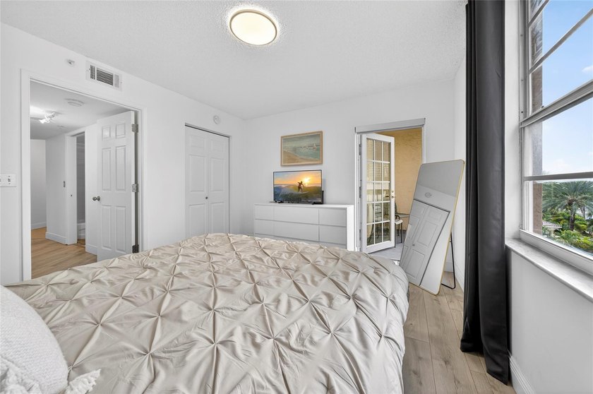 Beautifully Remodeled Corner Unit - Close to Las Olas The - photo 16
