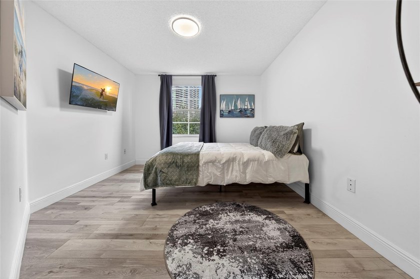 Beautifully Remodeled Corner Unit - Close to Las Olas The - photo 20
