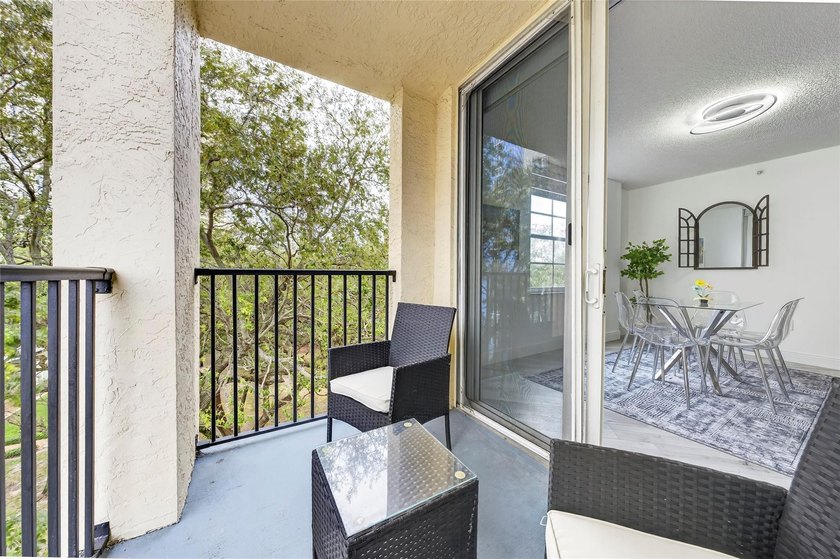 Beautifully Remodeled Corner Unit - Close to Las Olas The - photo 24