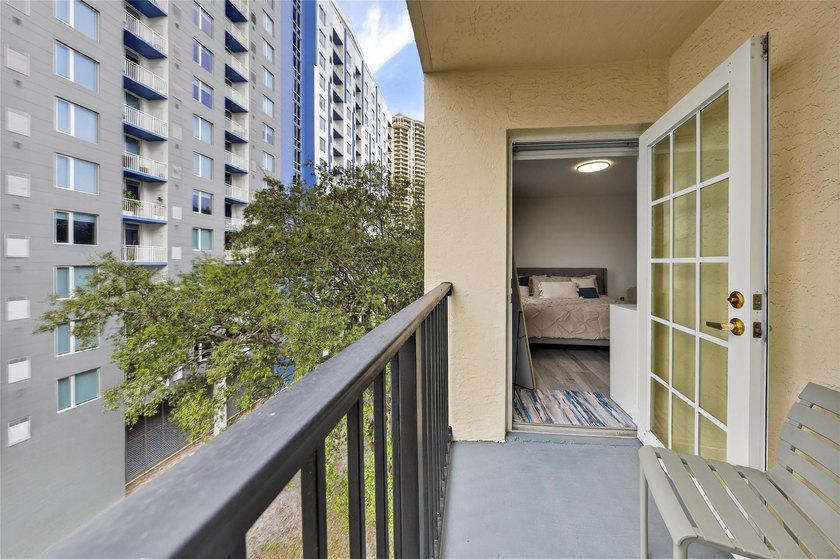 Beautifully Remodeled Corner Unit - Close to Las Olas The - photo 26