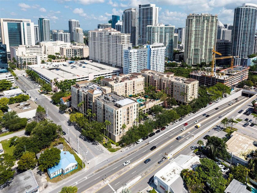 Beautifully Remodeled Corner Unit - Close to Las Olas The - photo 27