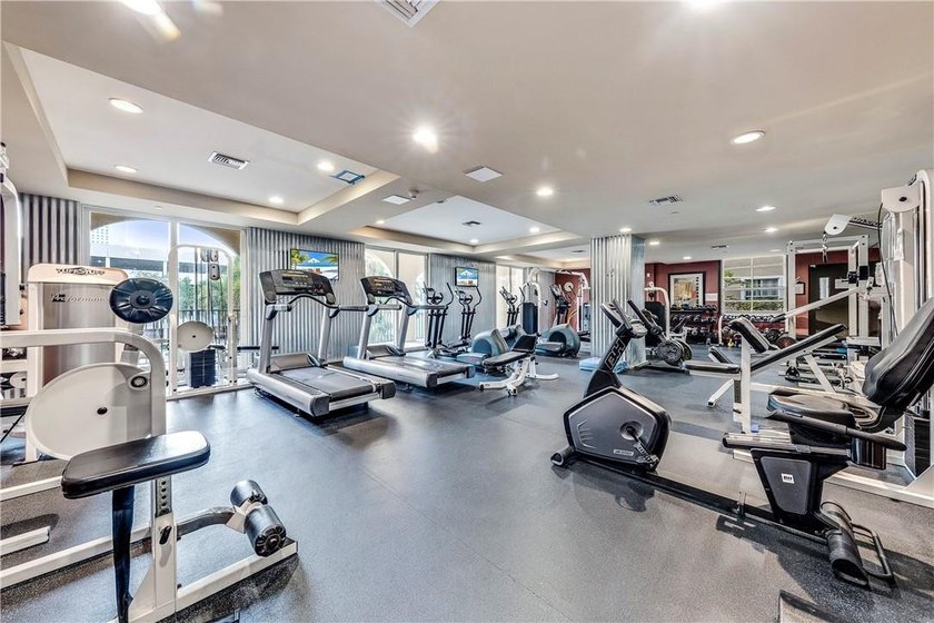 Beautifully Remodeled Corner Unit - Close to Las Olas The - photo 40
