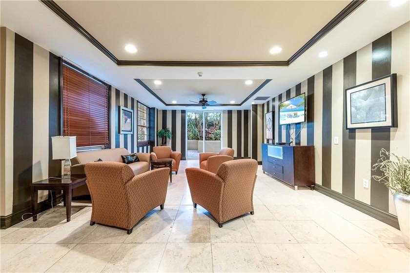 Beautifully Remodeled Corner Unit - Close to Las Olas The - photo 45