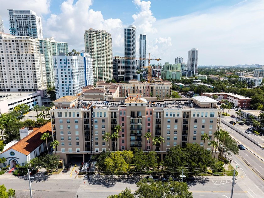 Beautifully Remodeled Corner Unit - Close to Las Olas The - photo 49