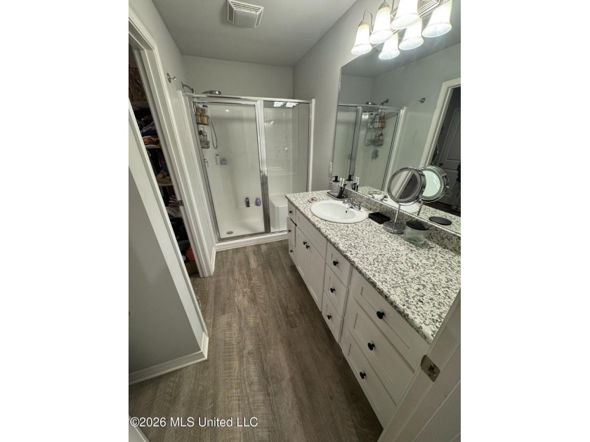 This well - maintained home offers a comfortable and inviting - photo 8