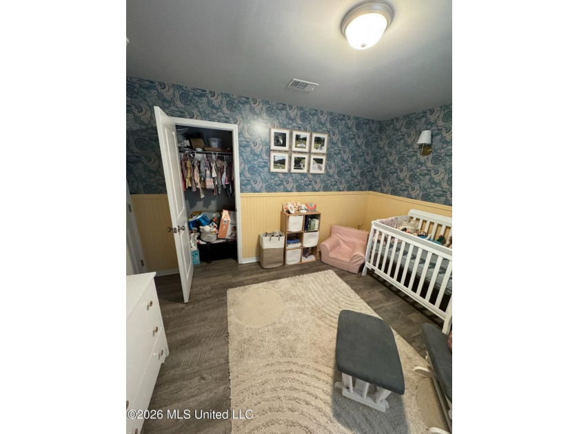 This well - maintained home offers a comfortable and inviting - photo 10
