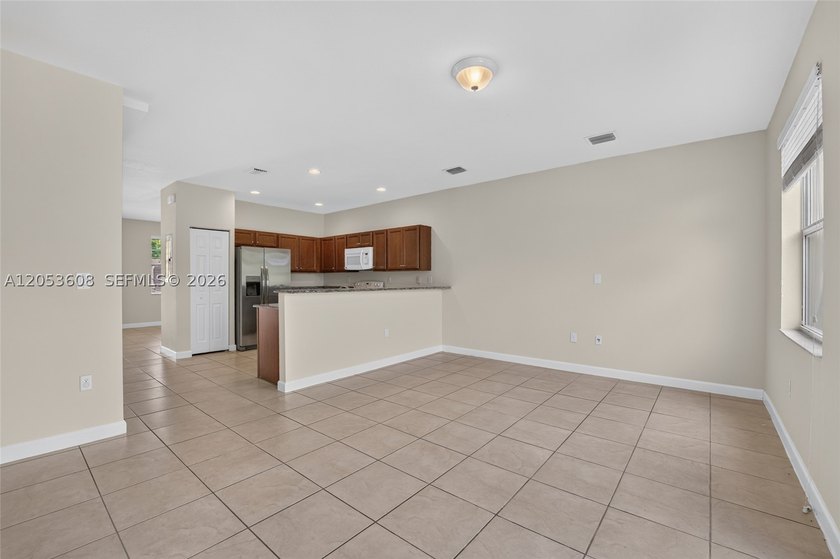 Welcome to this well maintained 2-bedroom, 2.5-bath townhouse in - photo 5