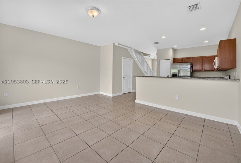 Welcome to this well maintained 2-bedroom, 2.5-bath townhouse in - photo 6