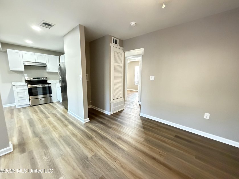 Completely renovated and move-in ready, this charming 2-bedroom - photo 5
