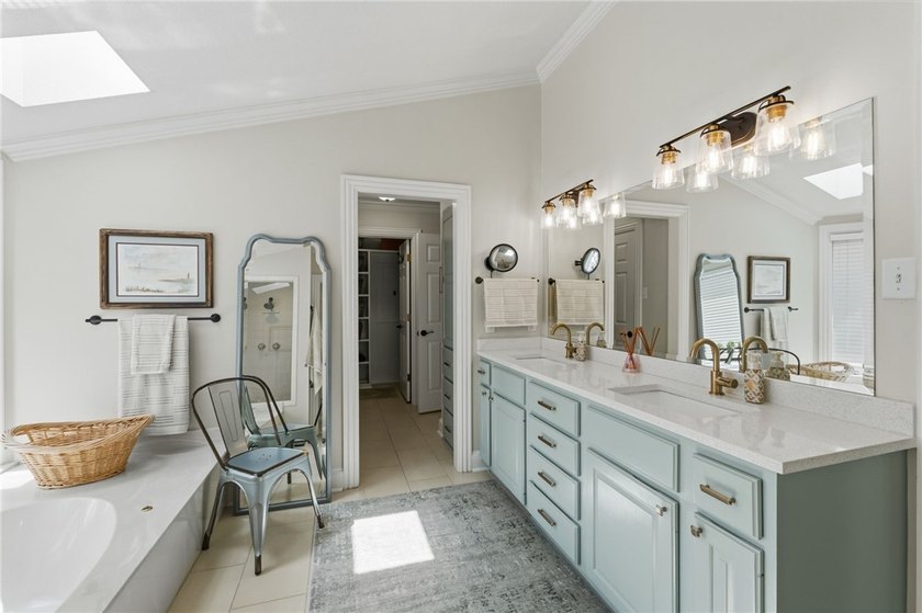 Charming, exceptionally maintained, and thoughtfully updated - photo 17