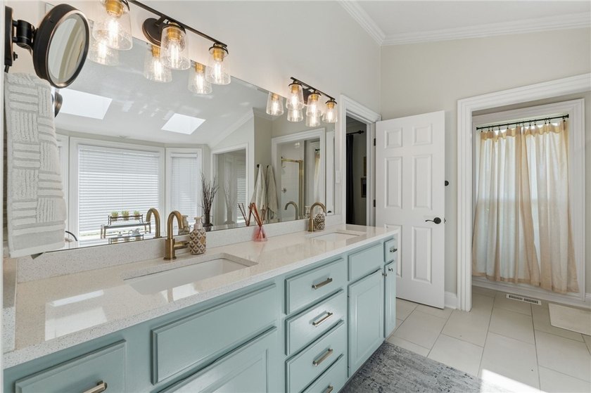 Charming, exceptionally maintained, and thoughtfully updated - photo 18