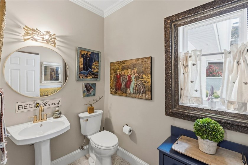 Charming, exceptionally maintained, and thoughtfully updated - photo 26