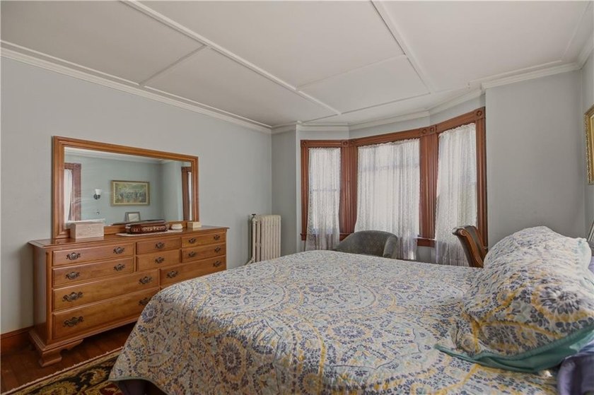 Beautifully restored Colonial blending Newport's timeless - photo 27