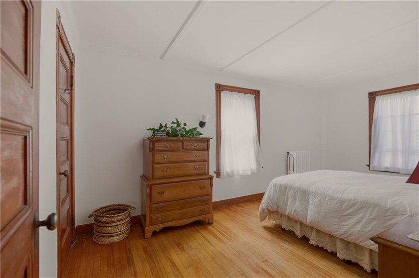 Beautifully restored Colonial blending Newport's timeless - photo 29