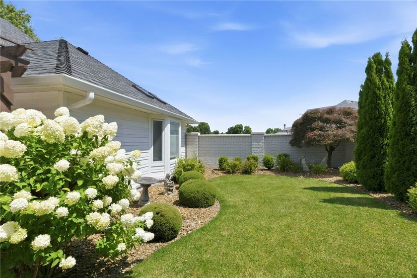 Charming, exceptionally maintained, and thoughtfully updated - photo 31