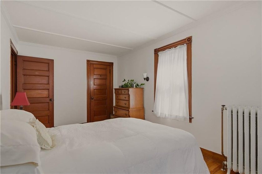 Beautifully restored Colonial blending Newport's timeless - photo 31