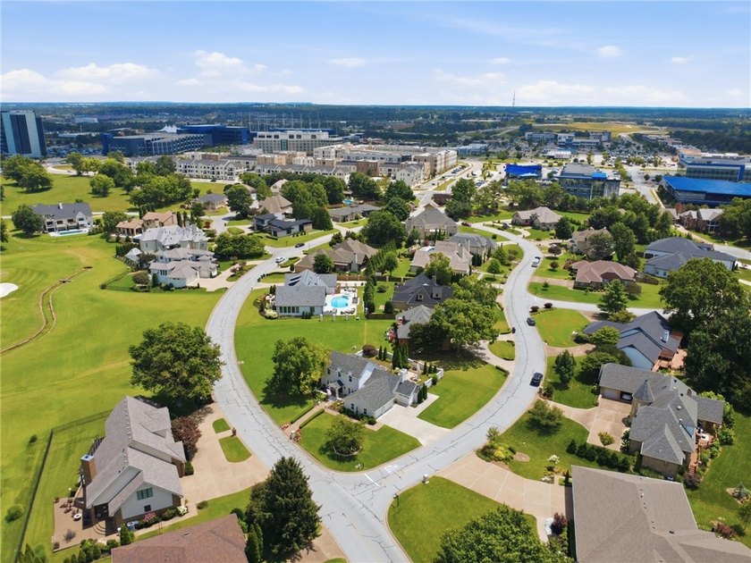 Charming, exceptionally maintained, and thoughtfully updated - photo 36