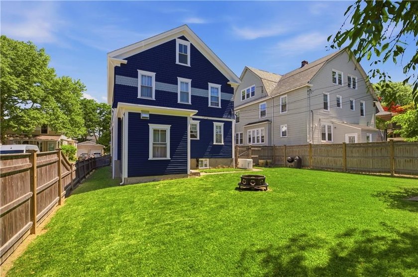 Beautifully restored Colonial blending Newport's timeless - photo 42