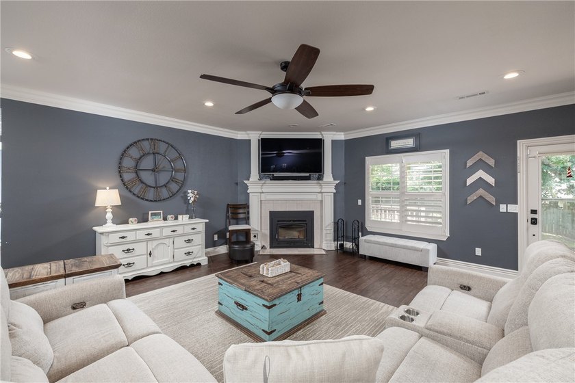 Welcome to 414 Oak Manor Circle, Springdale, AR 72764! This - photo 7