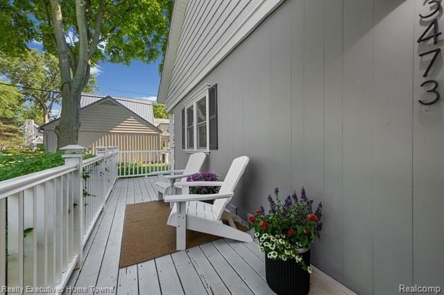 Location, location, location! Just two blocks from beautiful - photo 3