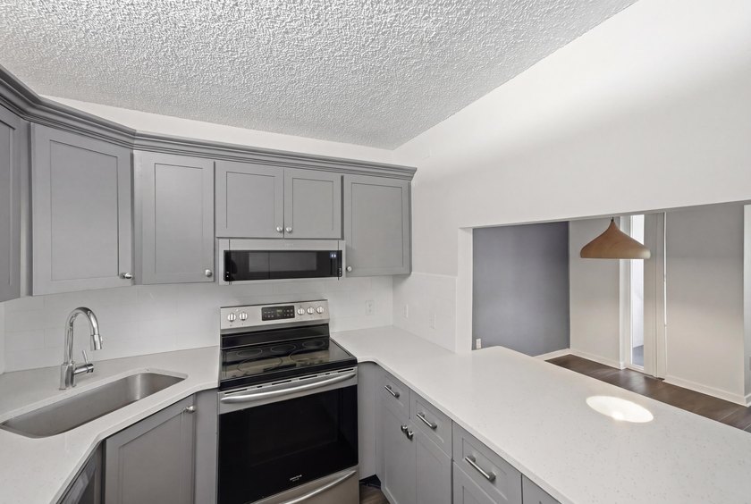 Tastefully updated 1BR/1BA condo in the gated community of Pine - photo 11