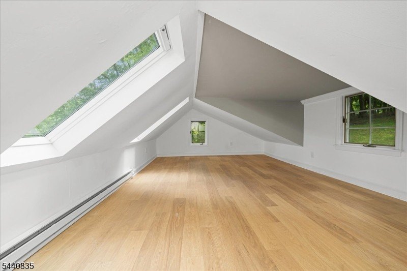 Private Retreat! This beautifully renovated cottage is tucked - photo 17