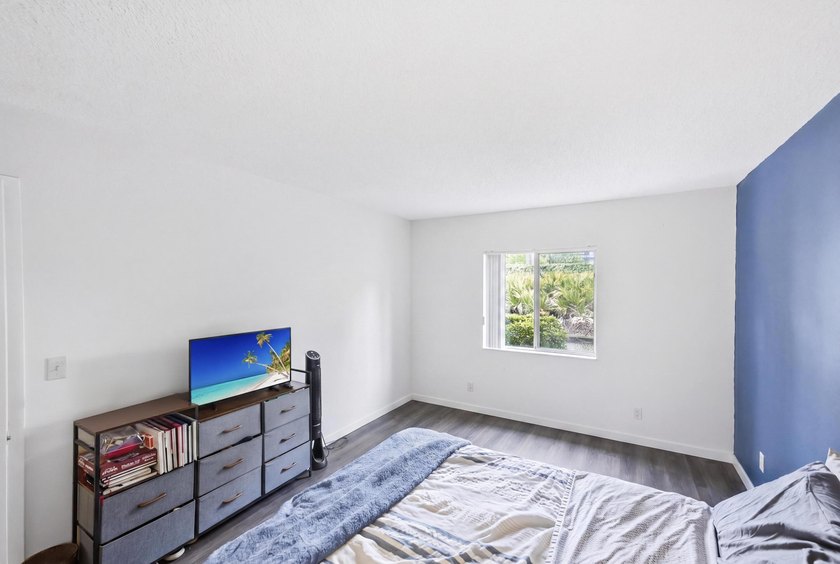 Tastefully updated 1BR/1BA condo in the gated community of Pine - photo 17