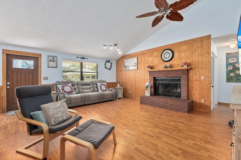 Old Florida Charm meets modern updates! This well-maintained - photo 7