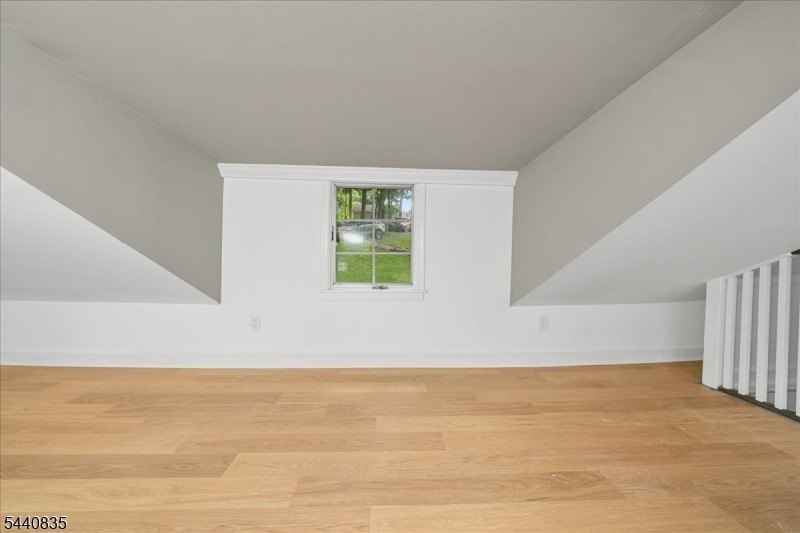 Private Retreat! This beautifully renovated cottage is tucked - photo 18
