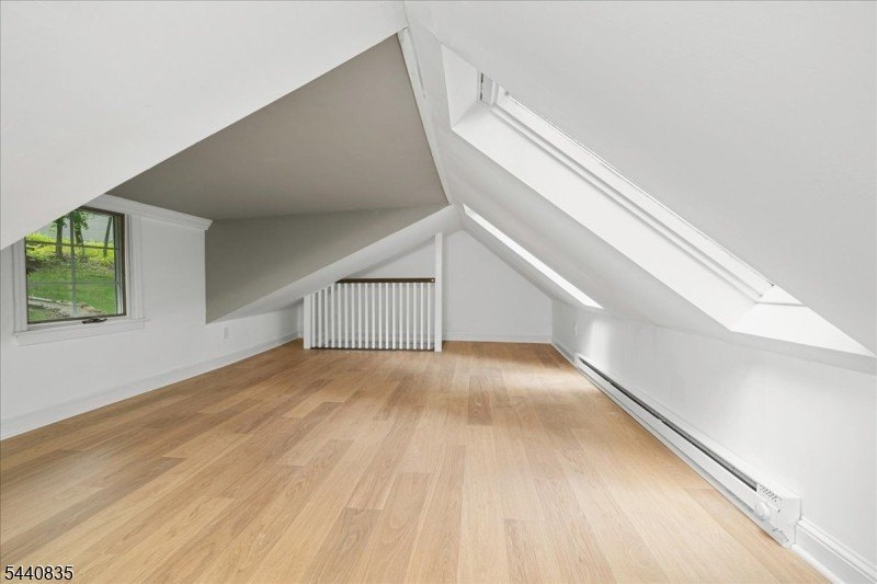 Private Retreat! This beautifully renovated cottage is tucked - photo 19
